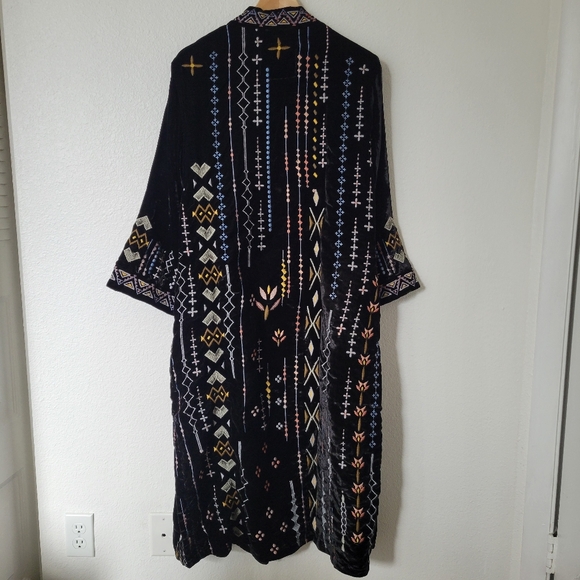 ANTHROPOLOGIE KYLA SEO Crushedd Velvet Embroidered Open Jacket - Picture 4 of 9